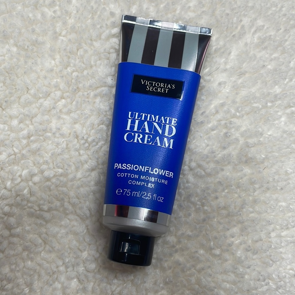 ♡ Victoria's Secret, ultimate hand cream passion flower cotton moisture complex